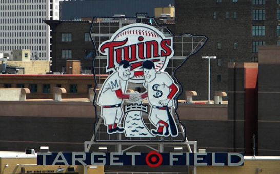 Twins homer handshake